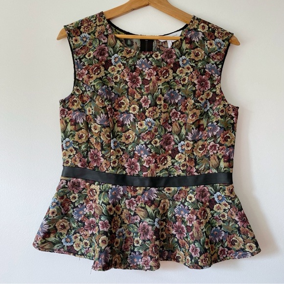 BCBGeneration Tops - BCBGeneration Floral Tapestry Sleeveless Peplum Top